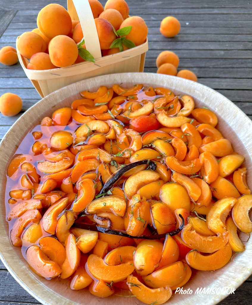 Abricots au vin rosé vanillé