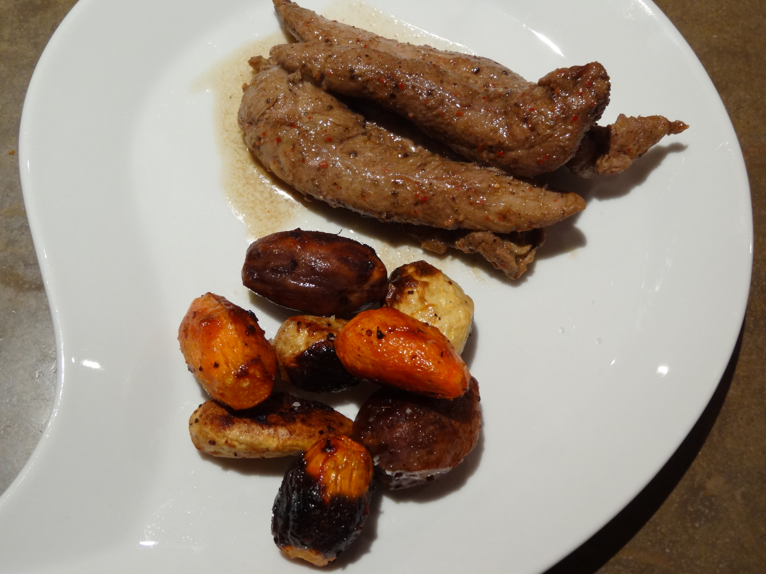 Aiguillettes aux épices et aux légumes racines confits