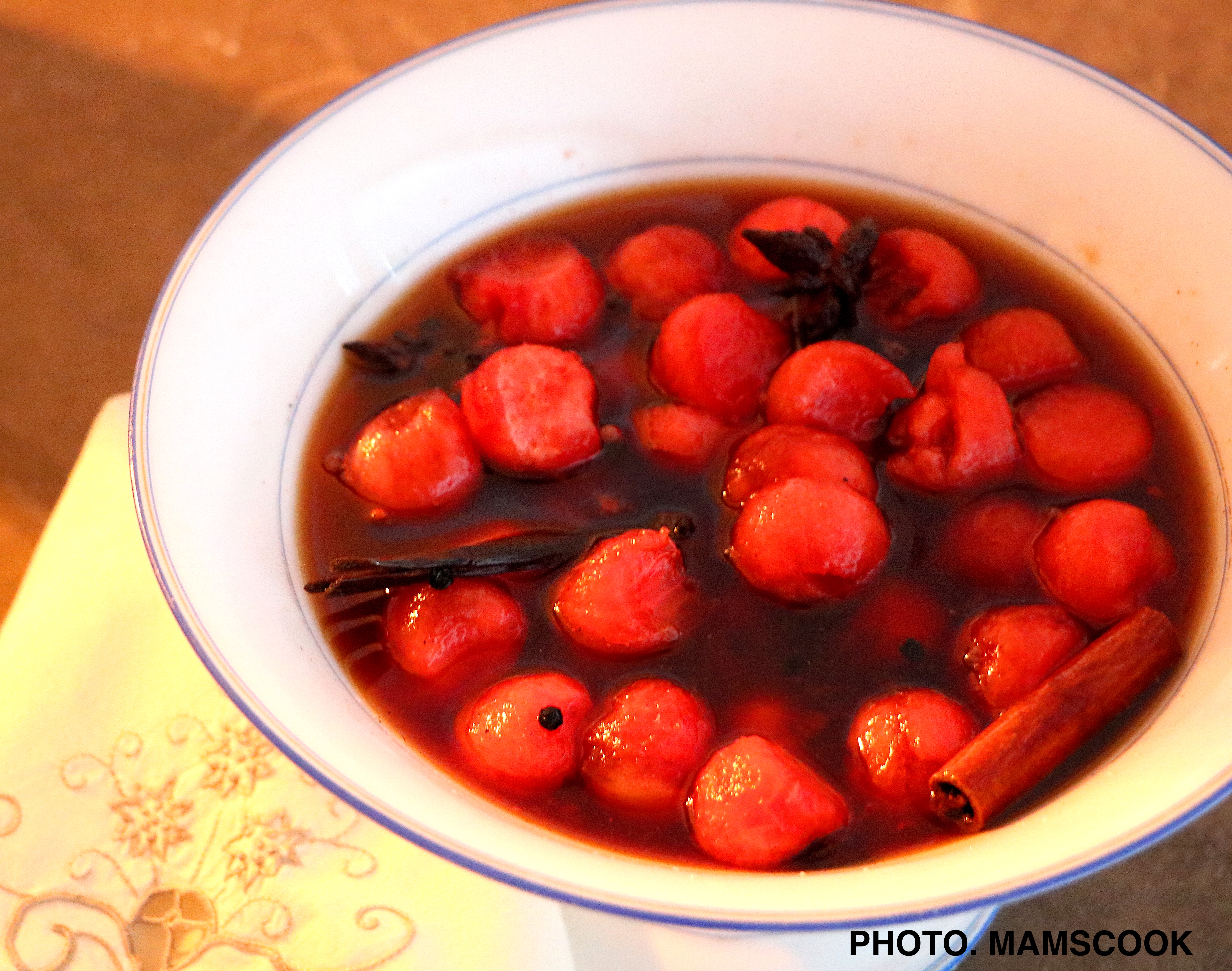 Billes de pastèque au sirop de vin blanc épicé