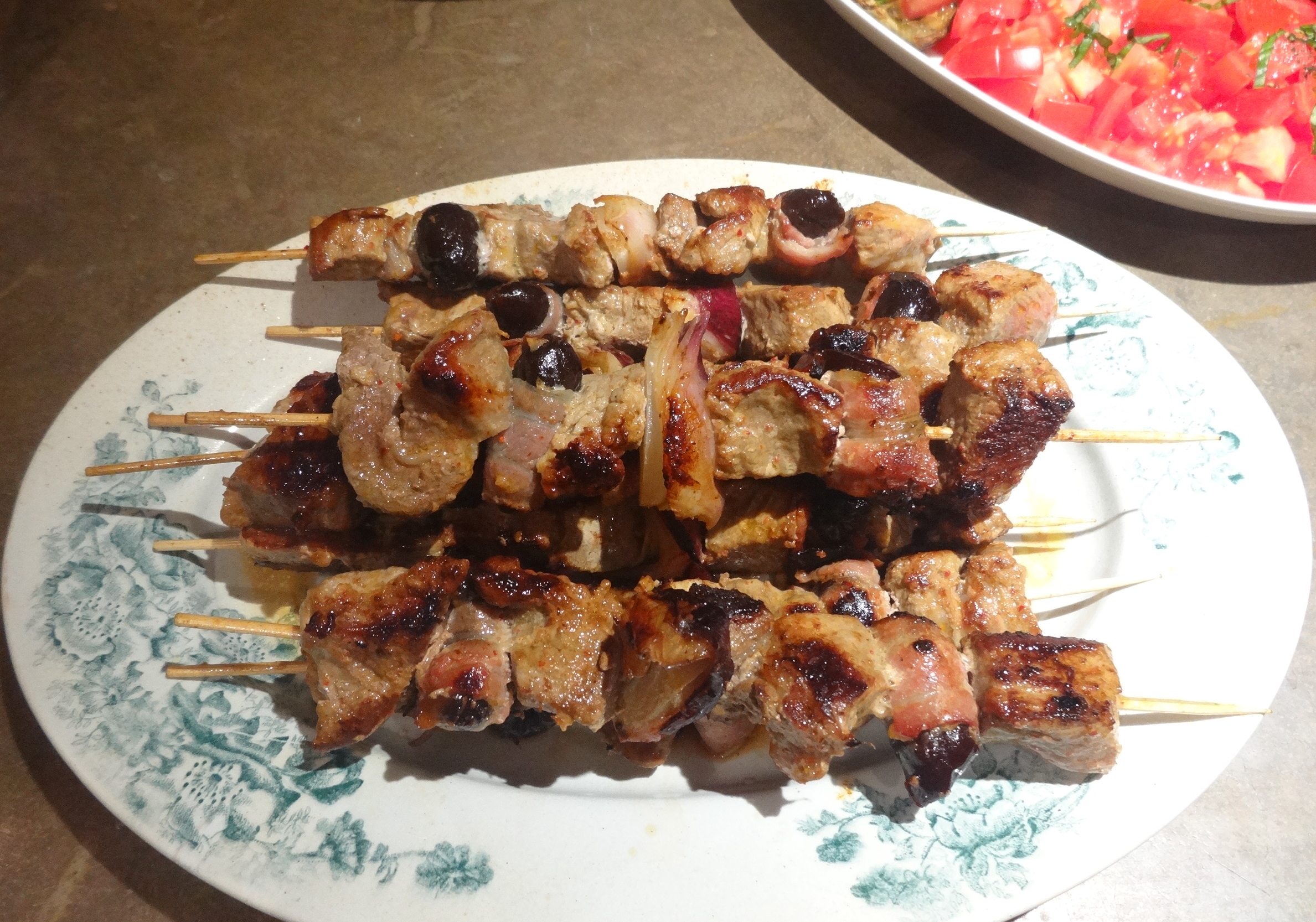 Brochettes de porc aux pruneaux