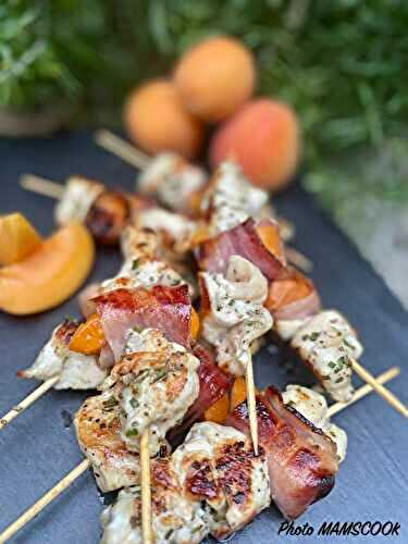 Brochettes de poulet au lard et aux Abricots Rouges du Roussillon AOP à la plancha