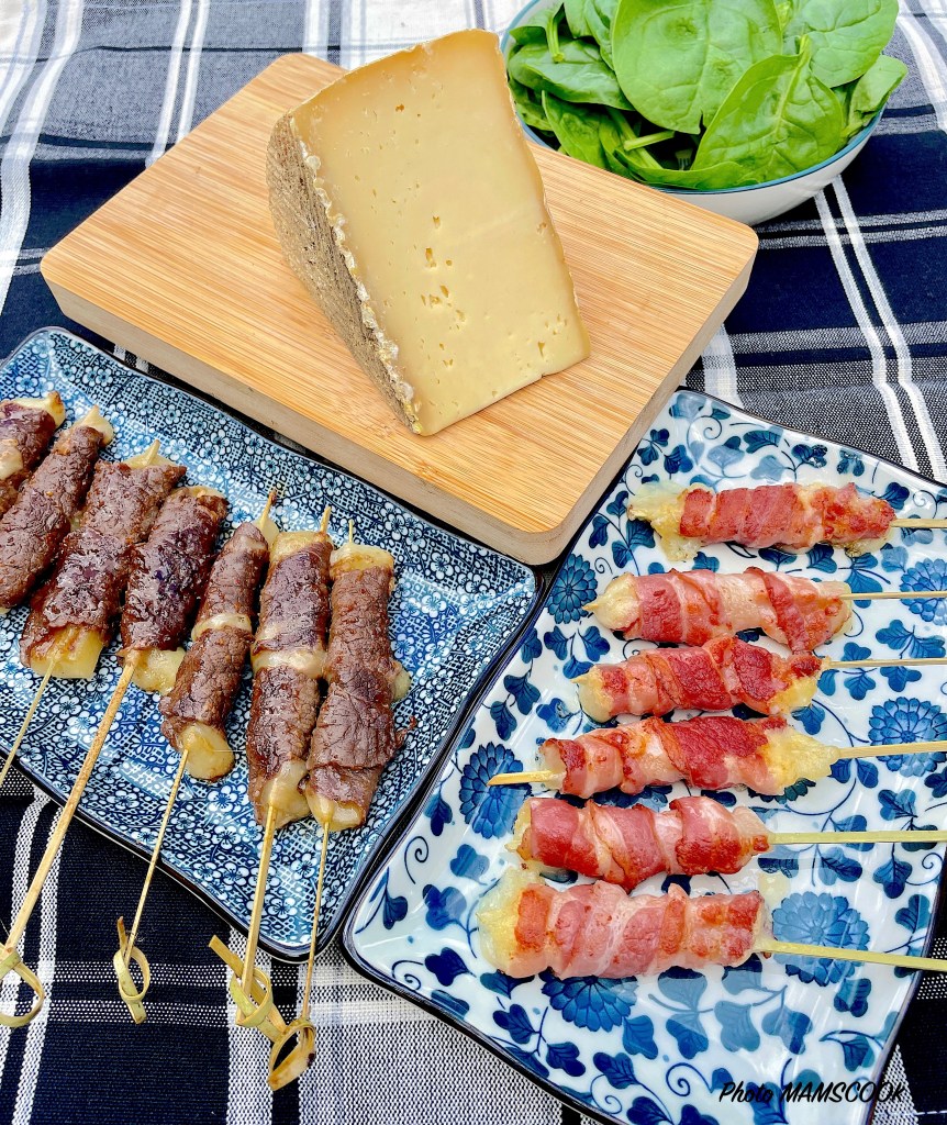 Brochettes de Tomme des Pyrénées IGP en 2 façons, au lard et au boeuf!