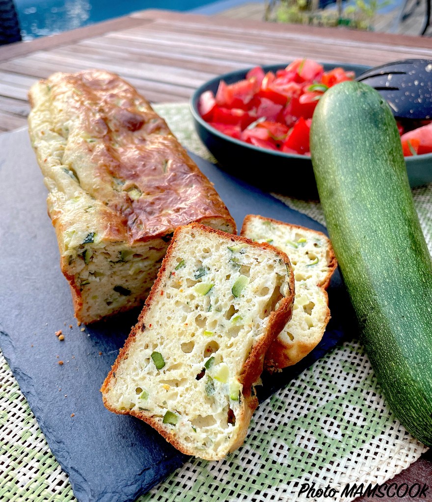 Cake estival, courgette, ail, basilic