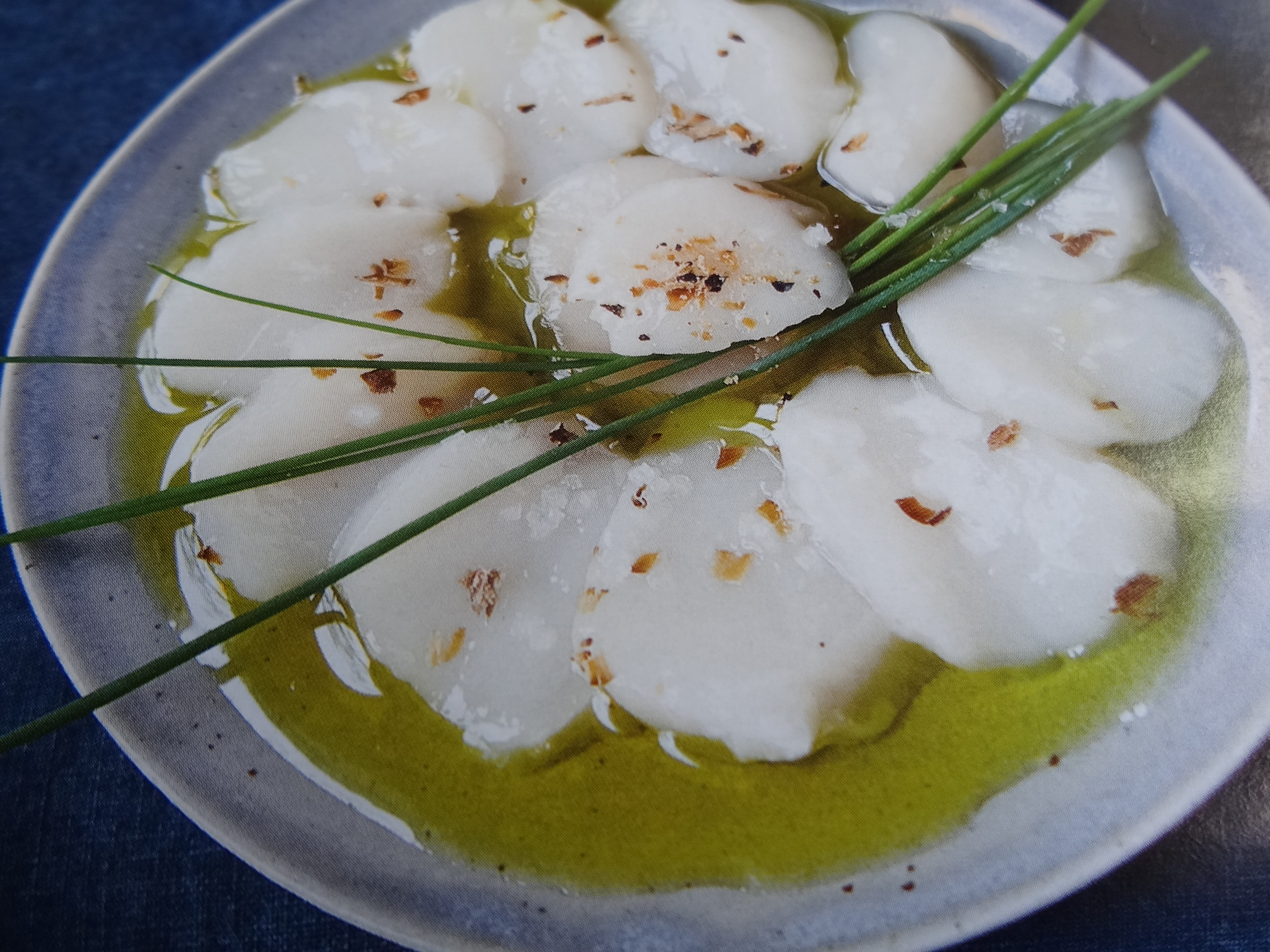 Carpaccio de St Jacques à la fève Tonka