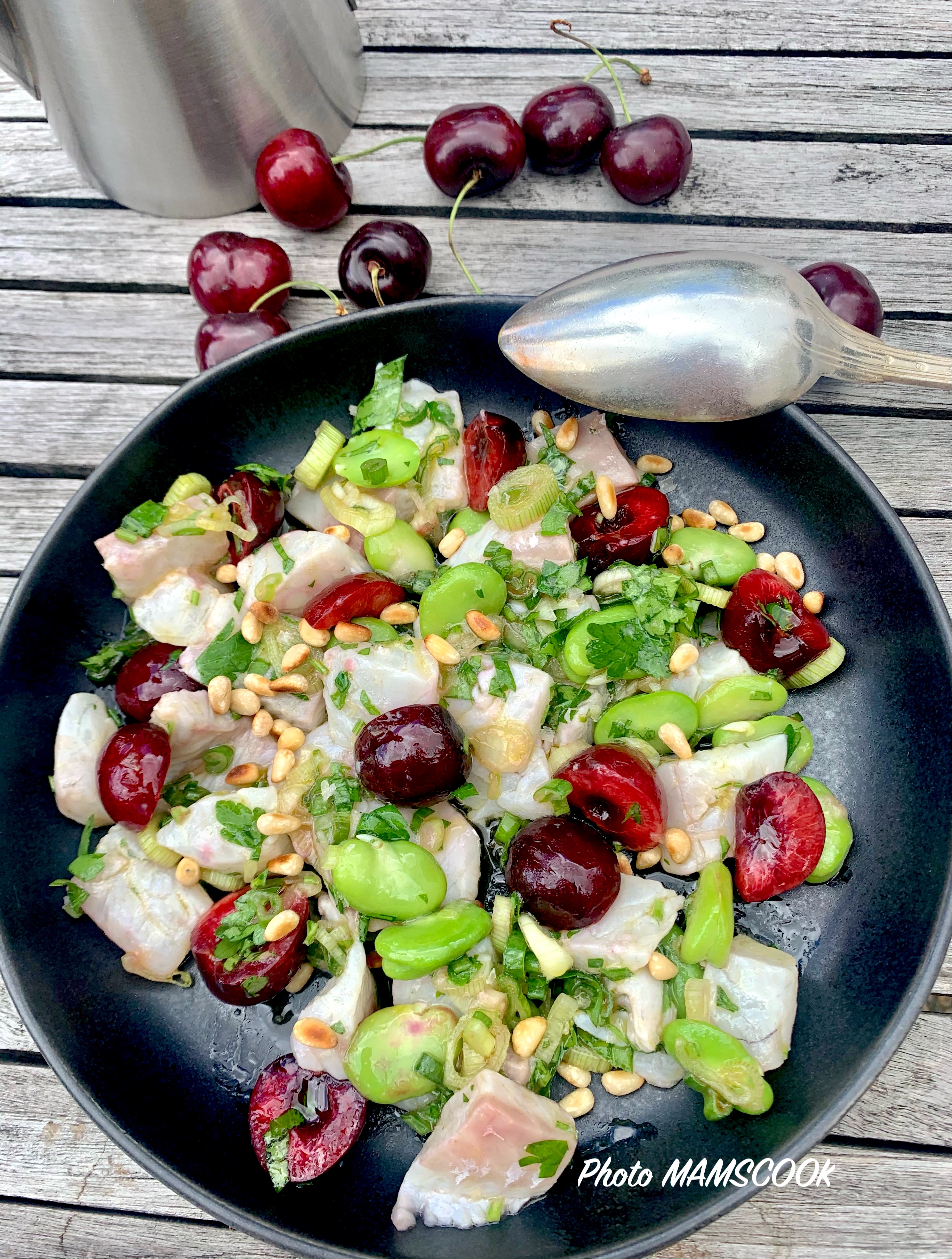 Ceviche de bar aux cerises et aux fèves