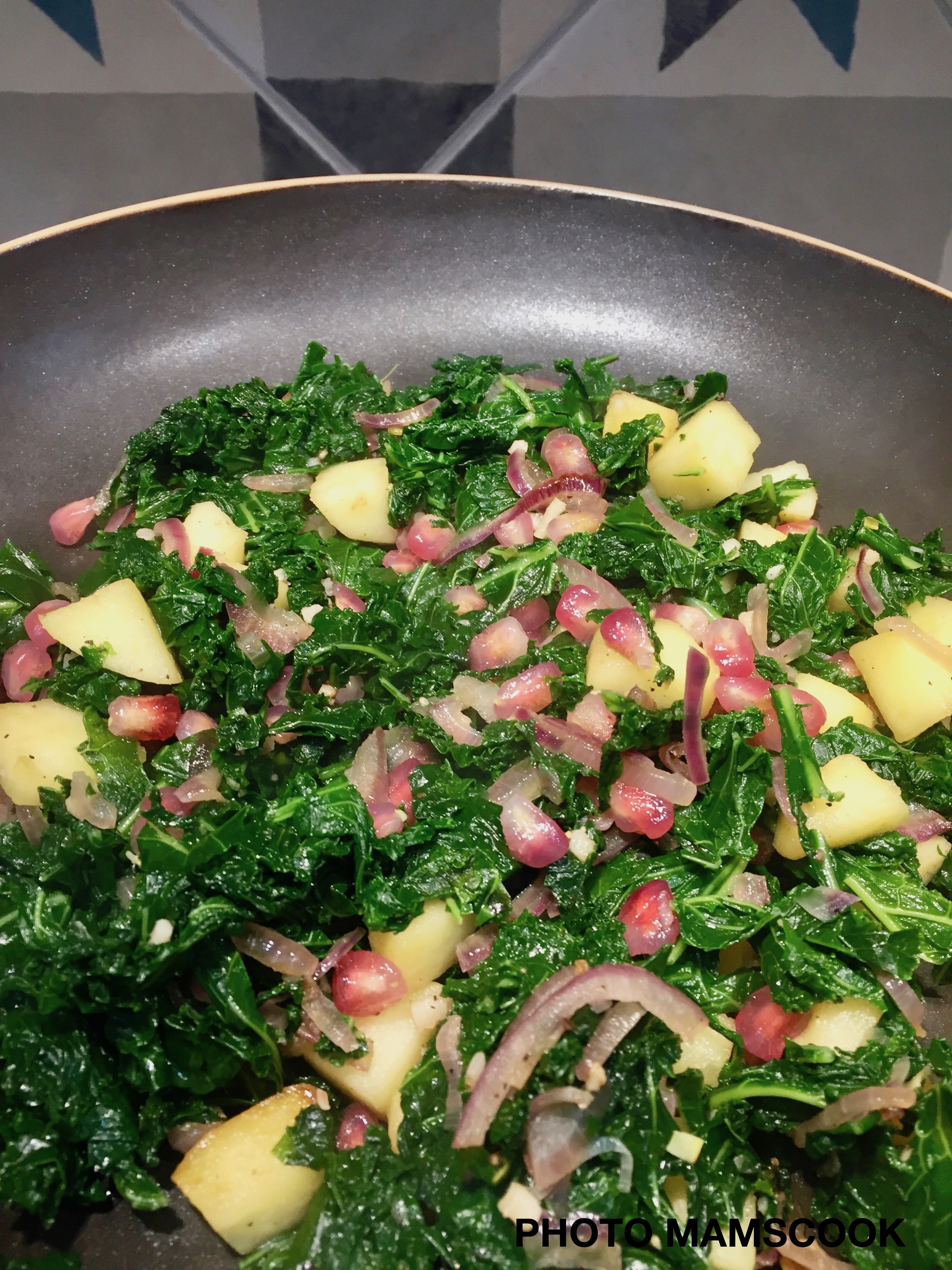 Chou Kale, à la pomme et à la grenade