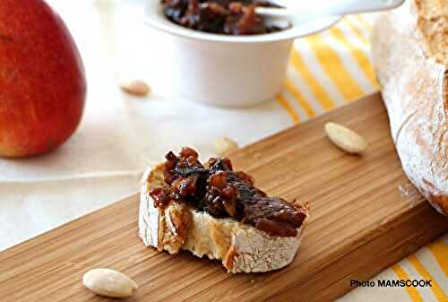 Chutney pruneaux, pommes et amandes