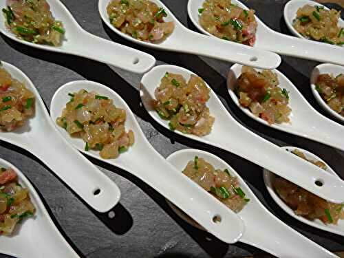 Cuillers de tartare de dorade aux graines de sésame torréfiées au wasabi