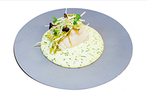 Dos de cabillaud poché à l’huile d’olive parfumée, par Loïc Muller, le chef du restaurant Le Fouquet’s à Toulouse