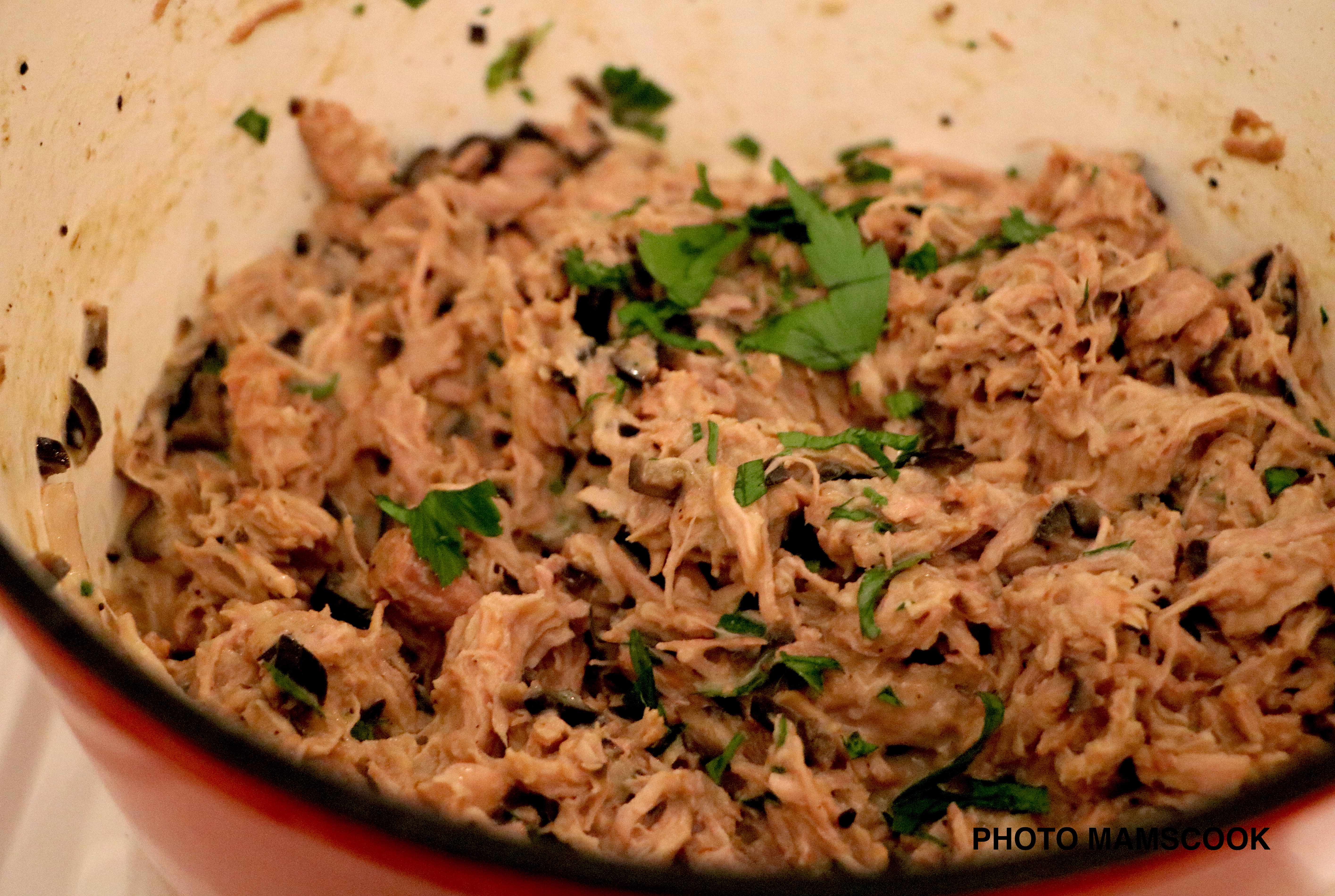 Fricassée de porc à la crème et aux olives