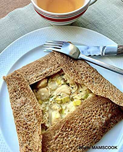 Galette de blé noir aux pétoncles et fondue de poireaux