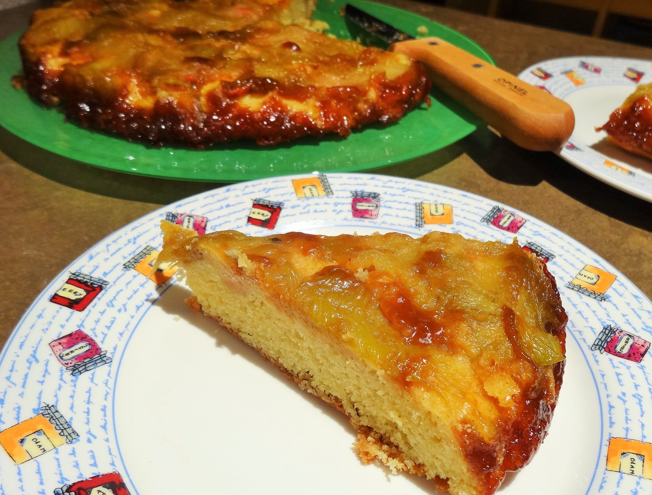 Gâteau à la rhubarbe de MAMSCOOK, Ma cuisine généreuse! et ses recettes ...