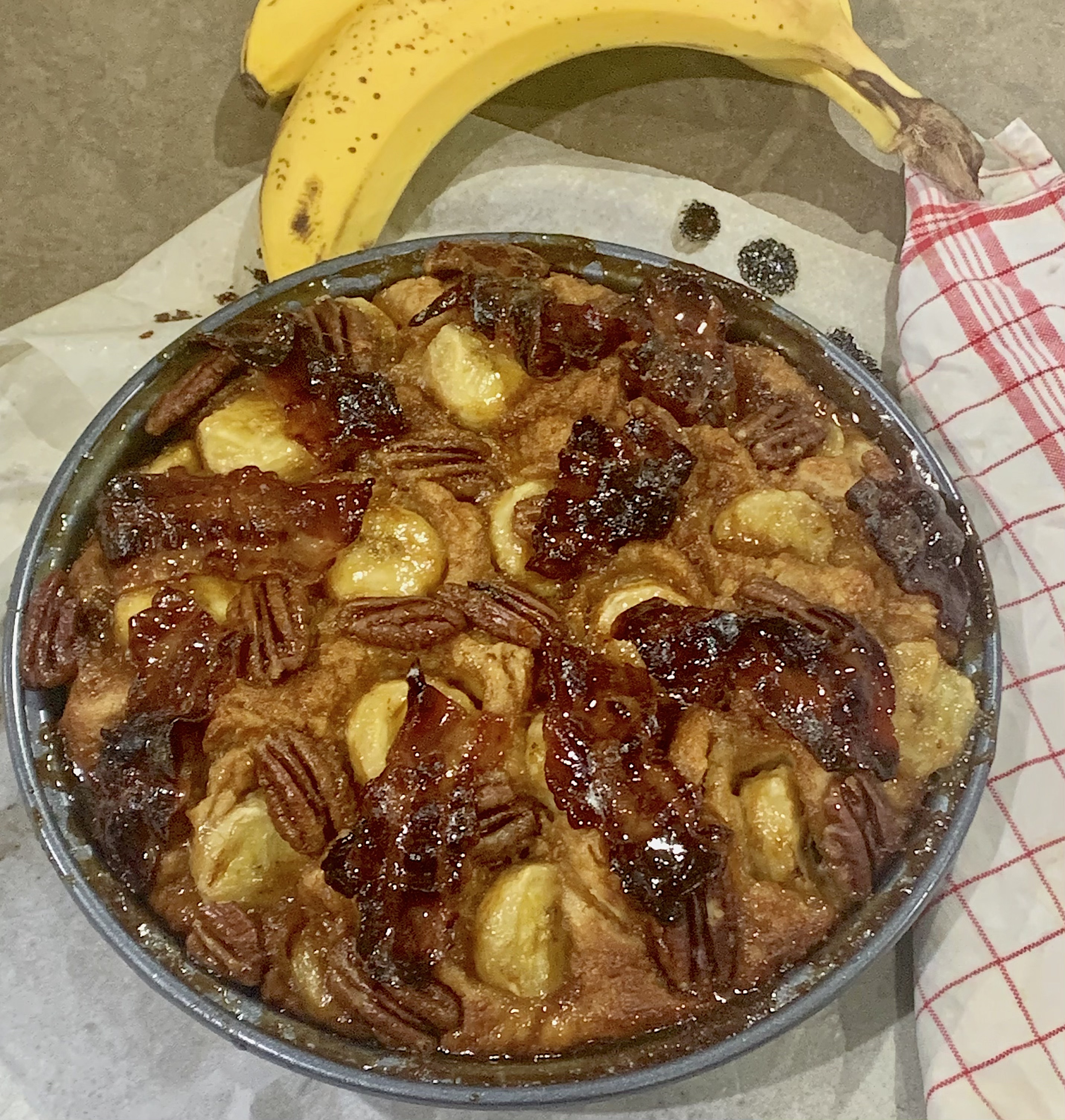 Gâteau brioché à la banane au lard caramélisé et aux noix de Pécan!