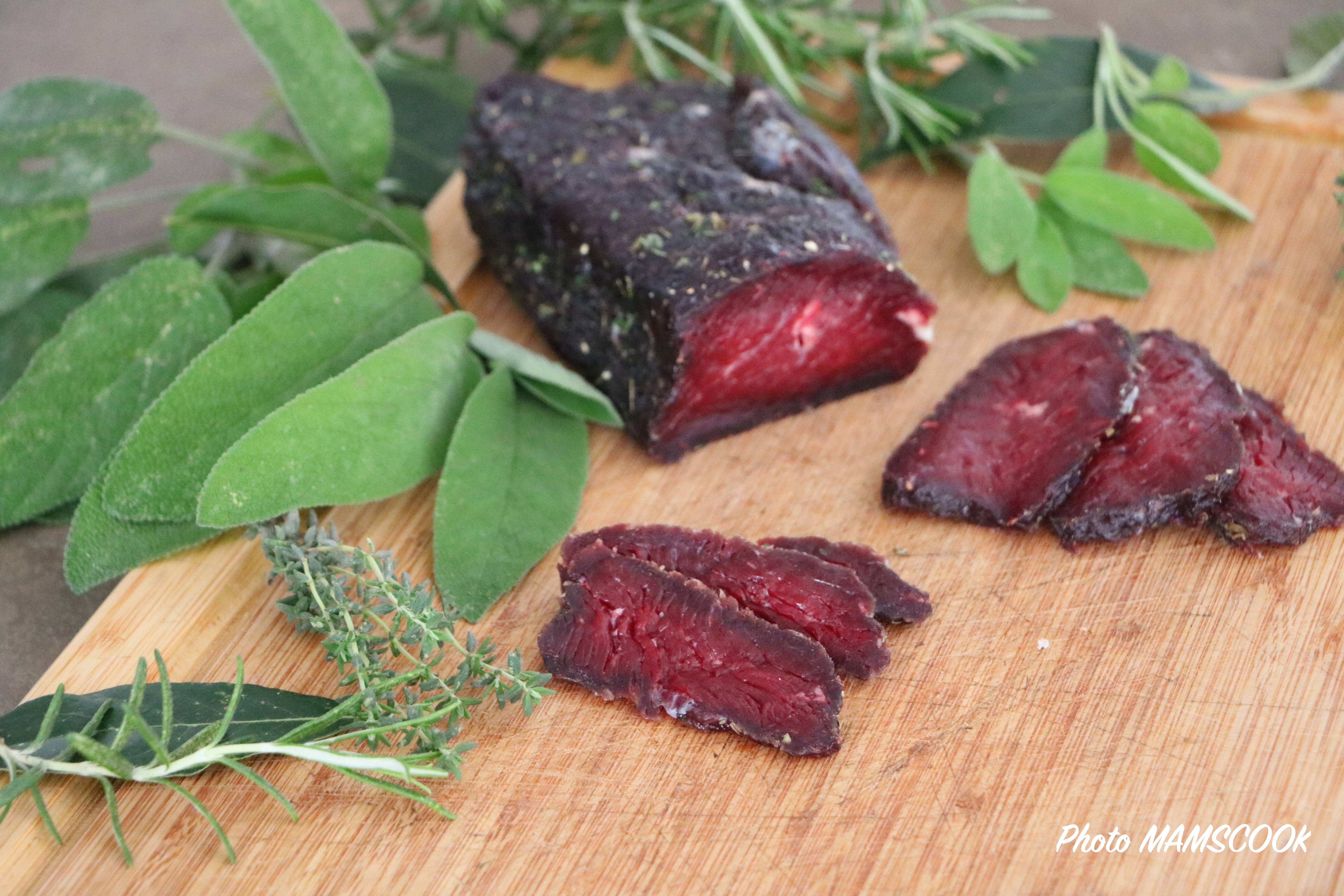 Gravlax de Taureau de Camargue AOP aux herbes aromatiques fraiches