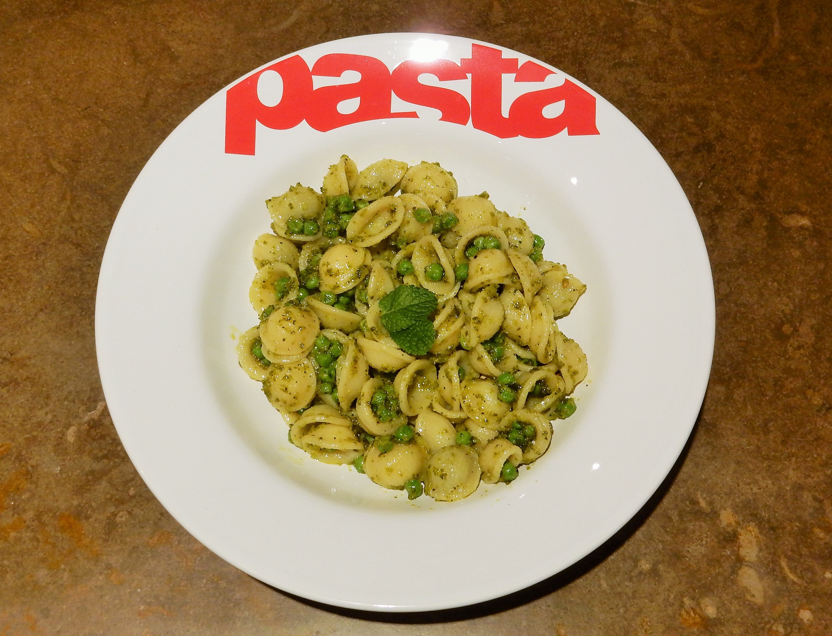 Orecchiettes aux petits pois et au pesto de pistaches