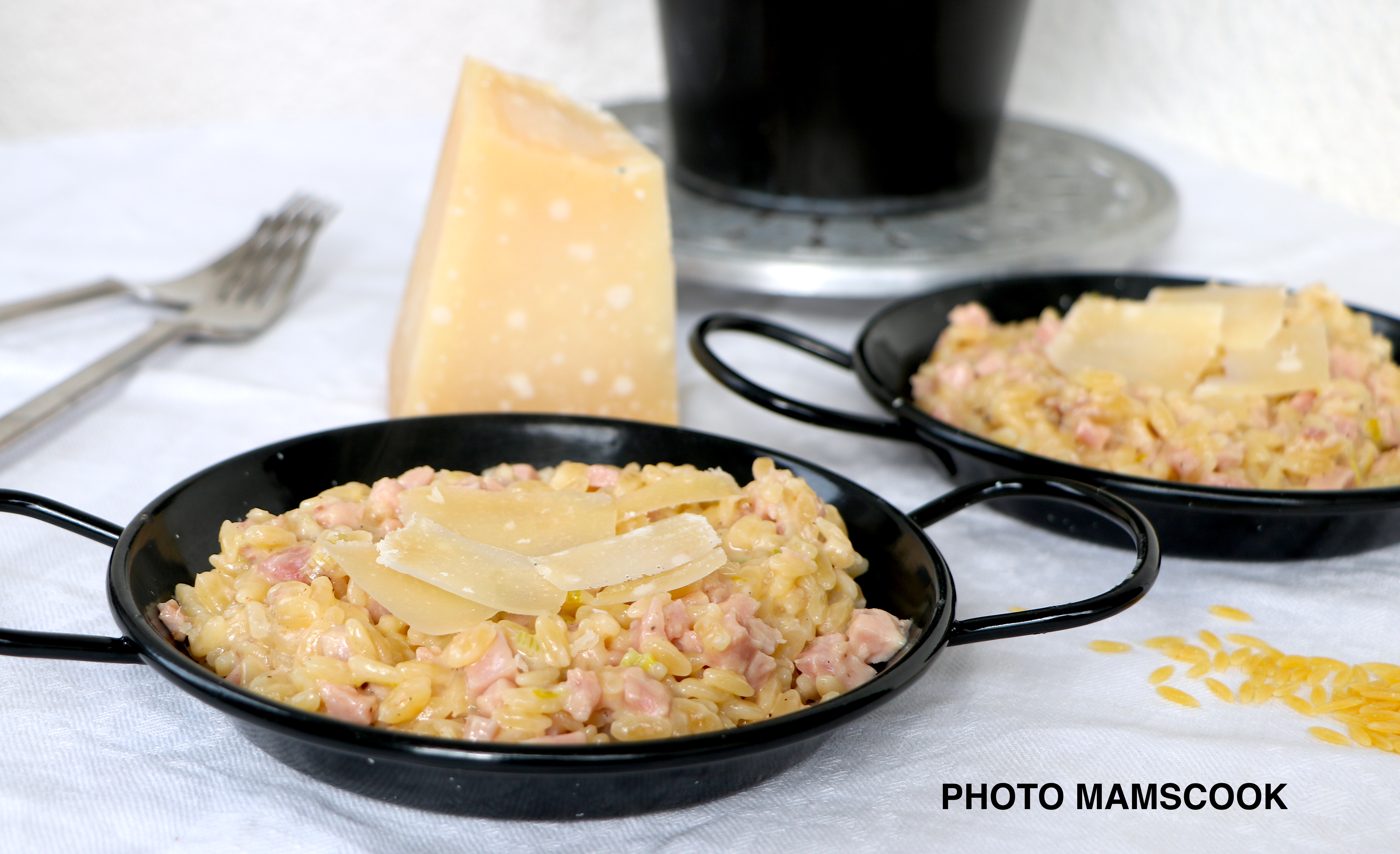 Pastasotto de langues d'oiseau au jambon et au parmesan