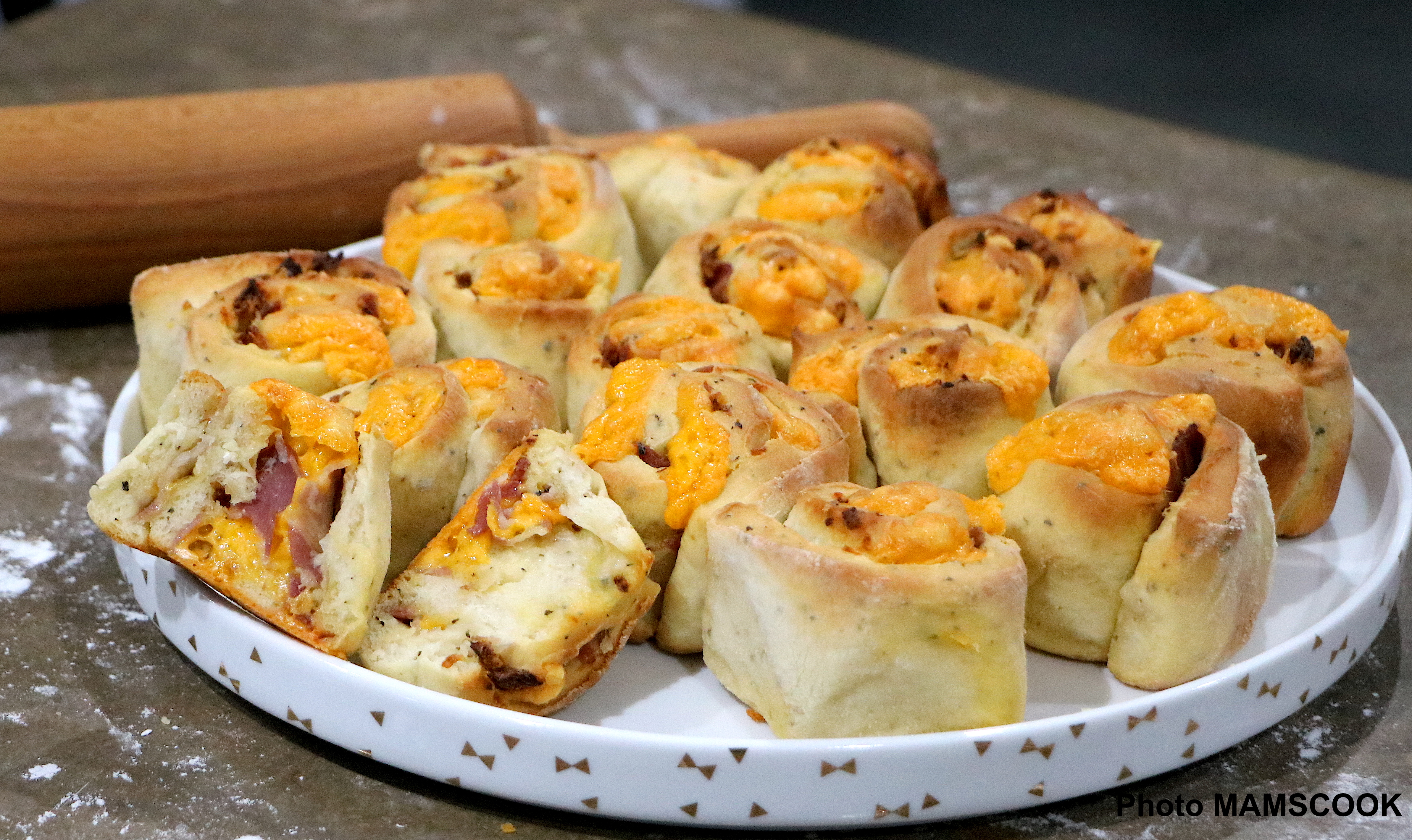 Petits pains au lard et au Cheddar