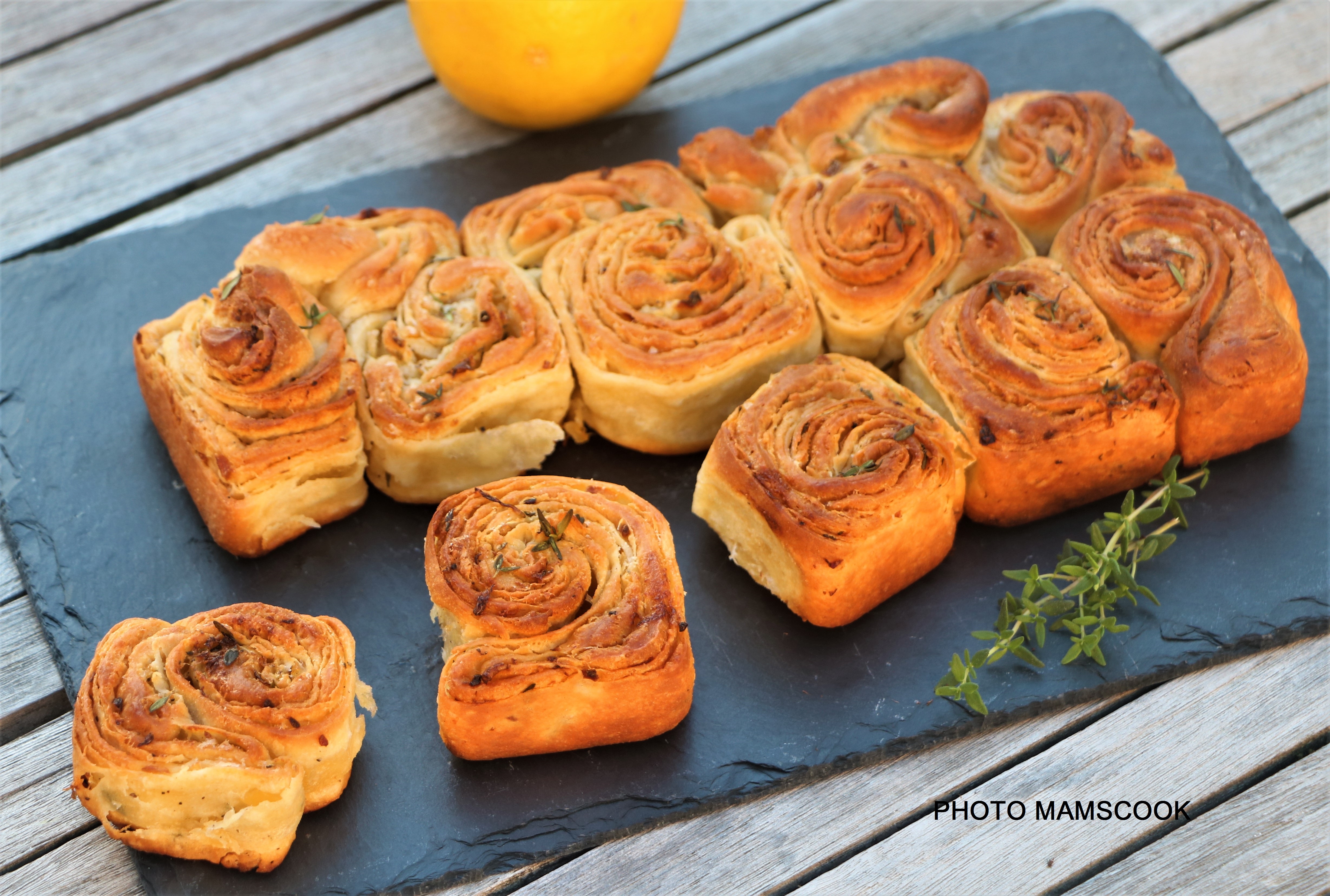 Petits pains au thym et au citron.