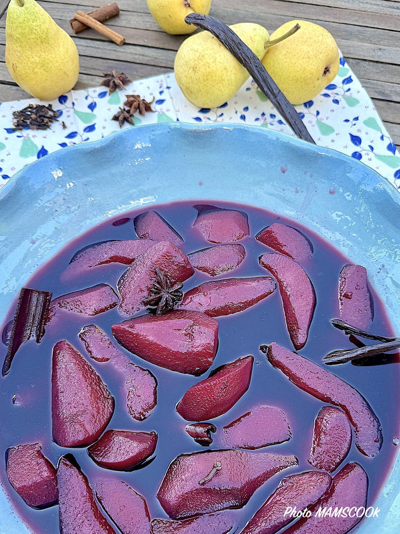 Poires au vin et aux épices