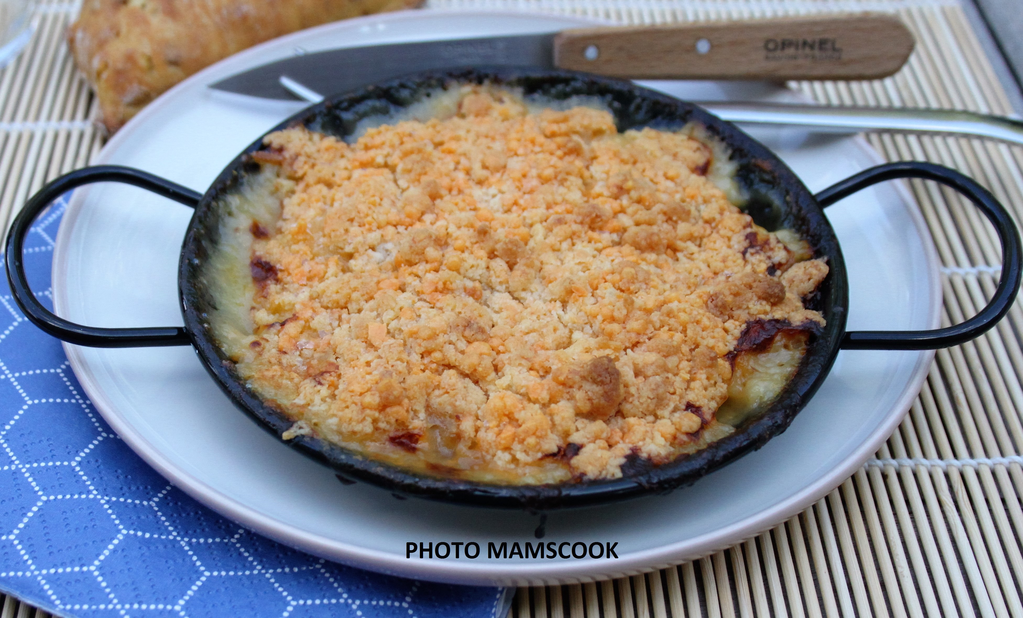 Poulet aux herbes en crumble de mimolette