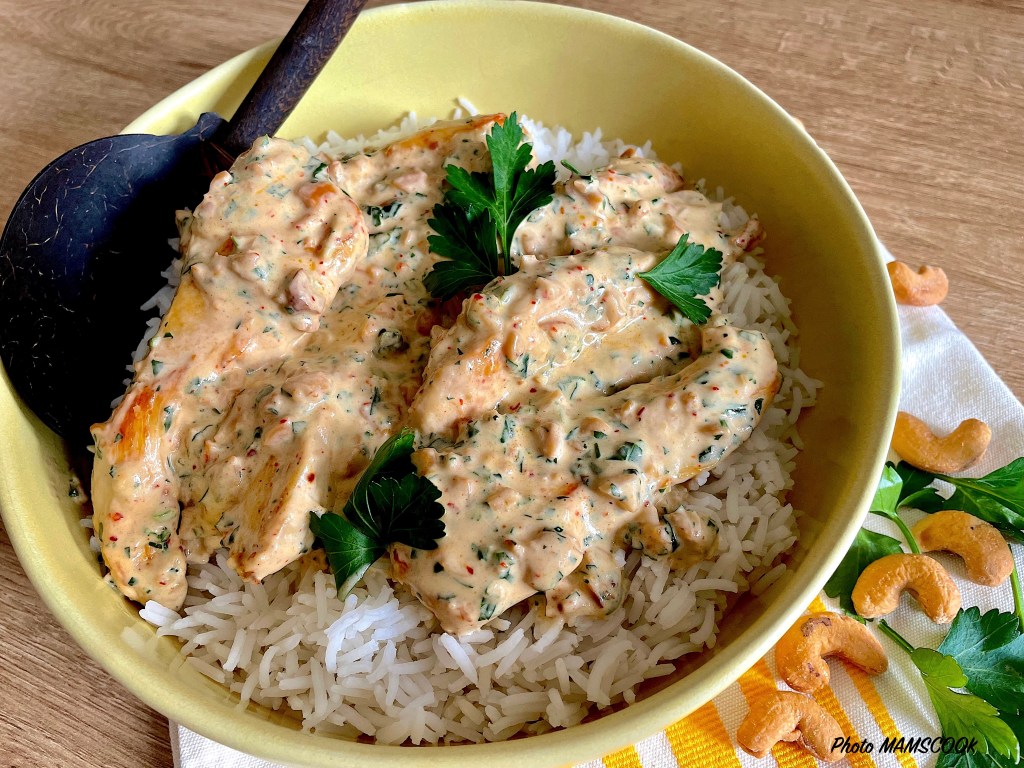 Poulet sauté aux noix de cajou et au lait de coco
