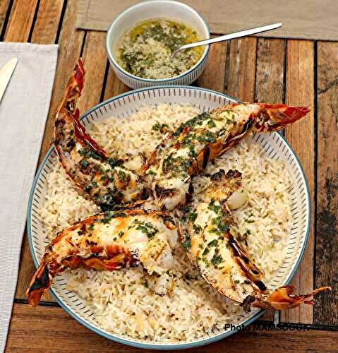 Queues de langouste rôties au beurre d'ail et citron, et riz pilaf au citron