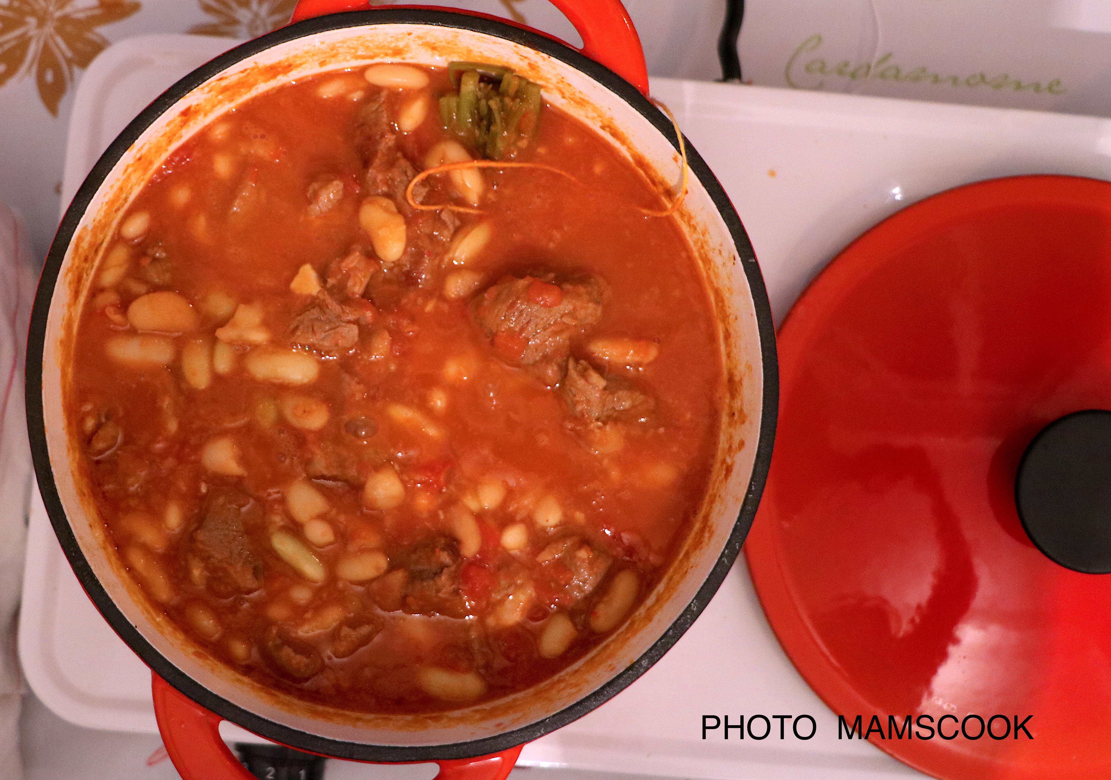 Ragoût de mouton aux haricots et à la tomate