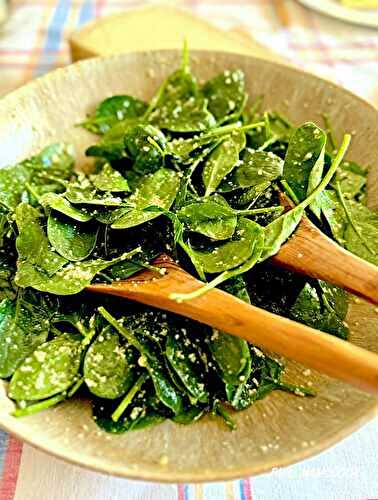 Salade d'épinards au parmesan et au yuzu