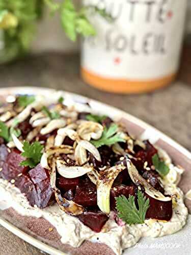 Salade de betteraves rouges aux oignons grillés et zaatar