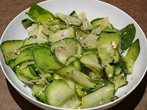 Salade de tagliatelles de courgettes au pesto