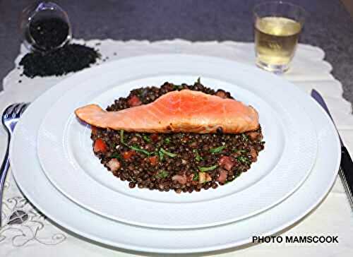Saumon aux lentilles noires