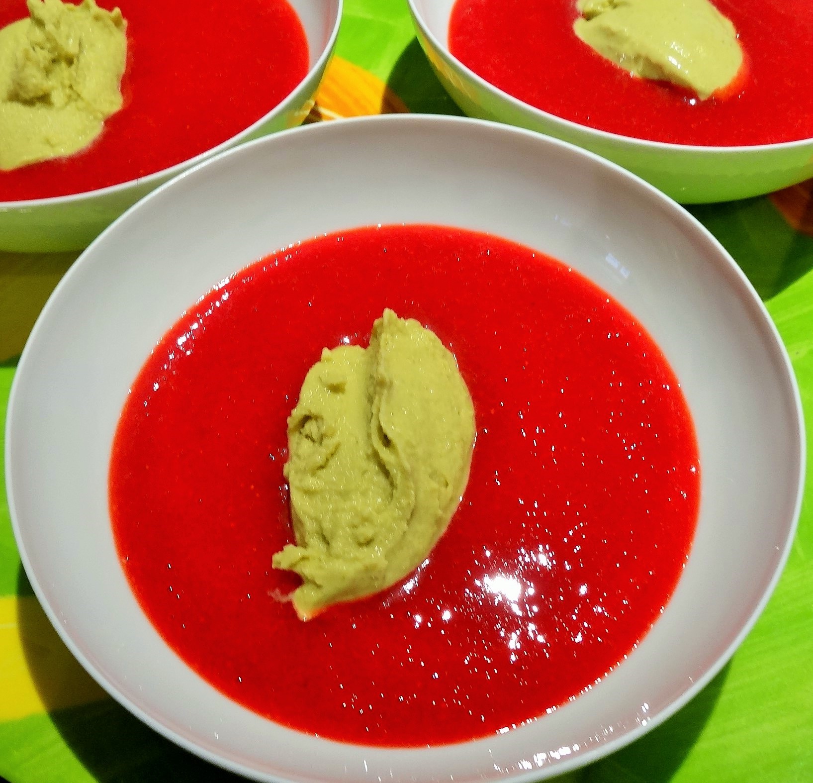 Soupe de fraises et glace au basilic