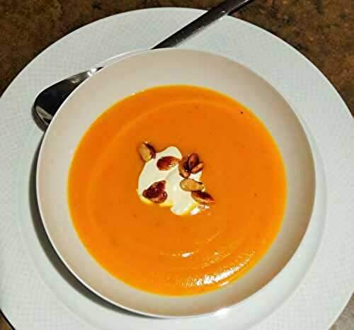 Soupe de potimarron aux graines de courge caramélisées