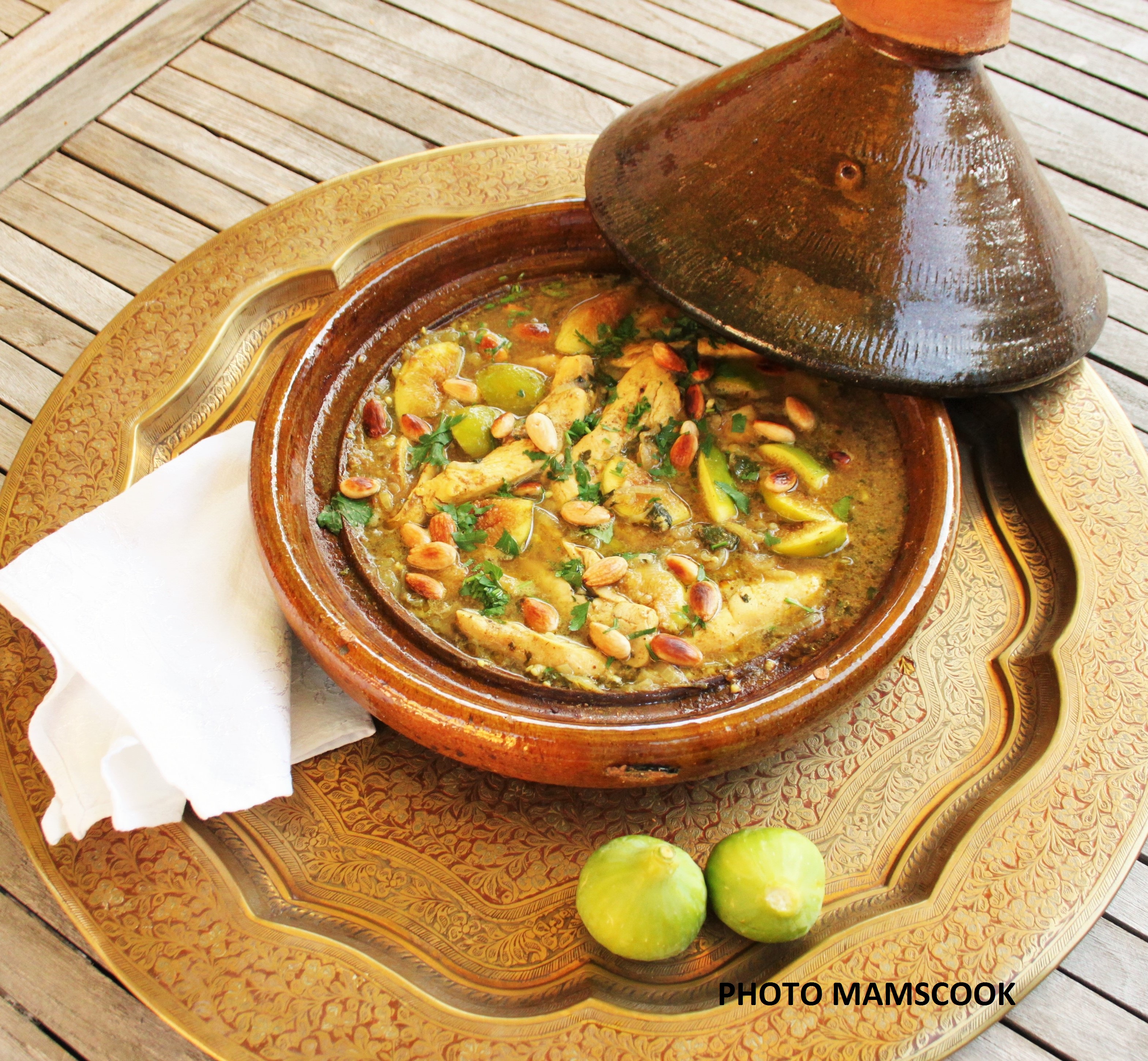Tajine de poulet aux figues fraiches