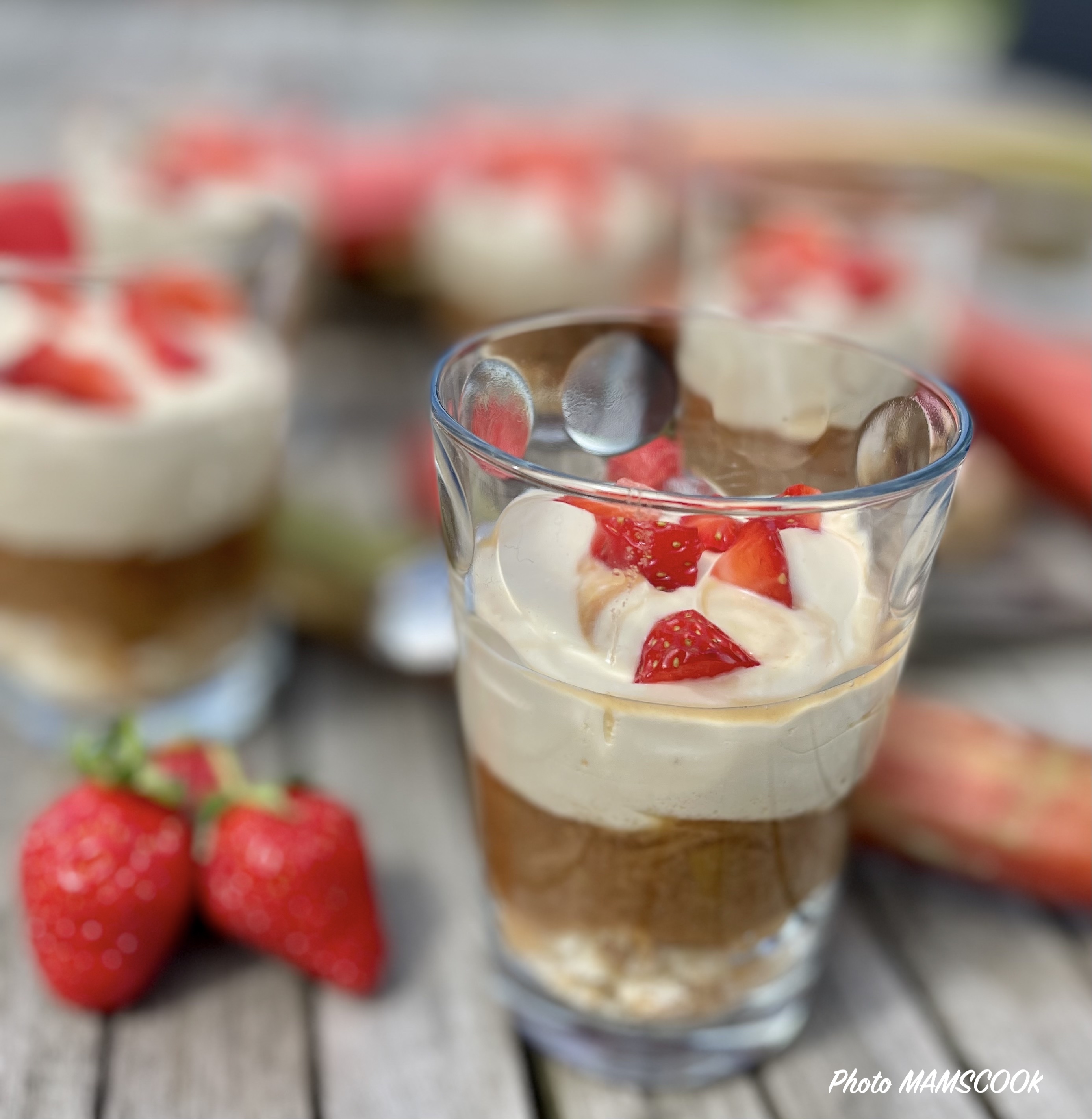 Verrine à la rhubarbe, comme une charlotte déstructurée!