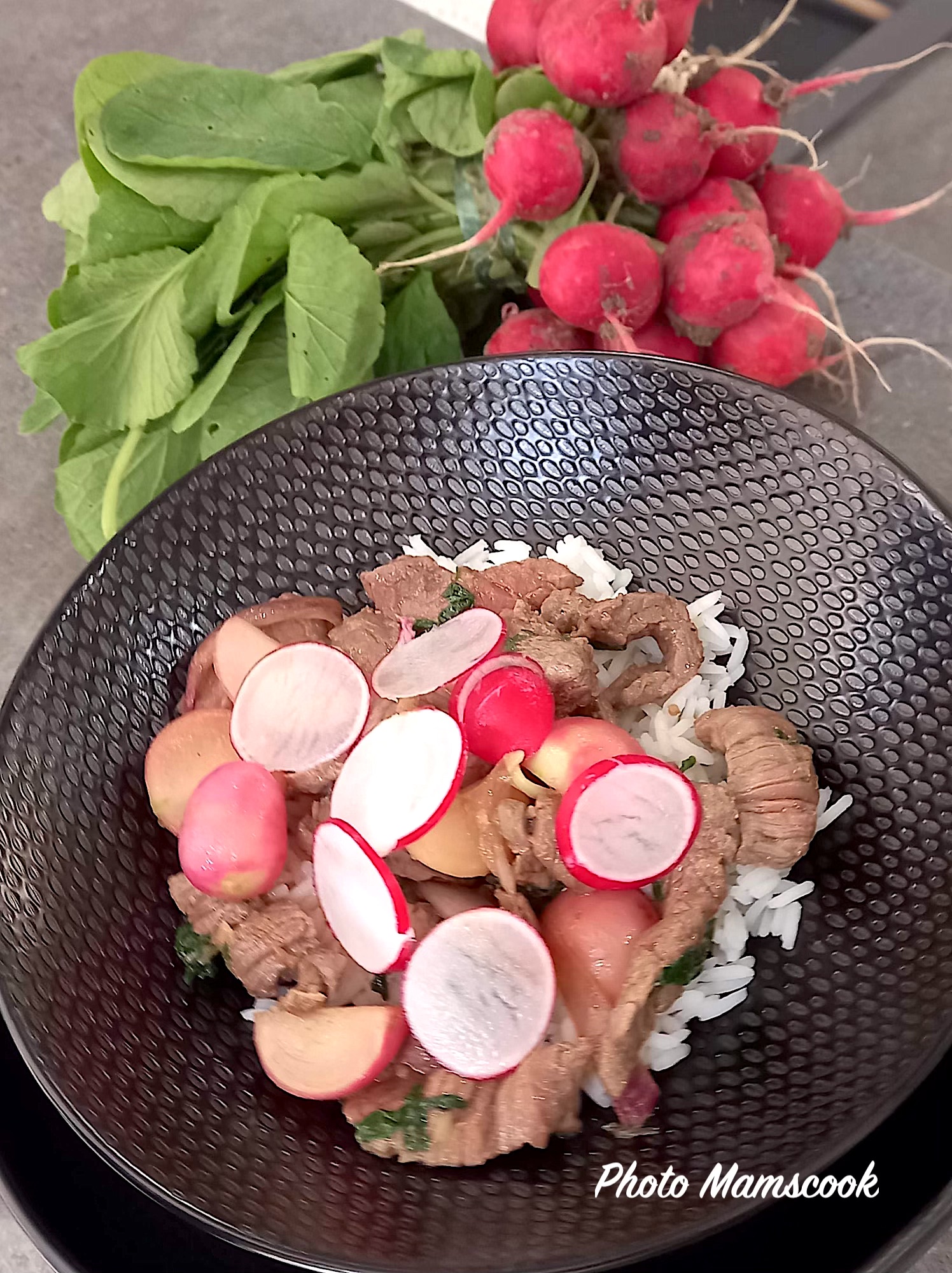 Wok de boeuf Gascon Label Rouge aux radis et fanes de radis...