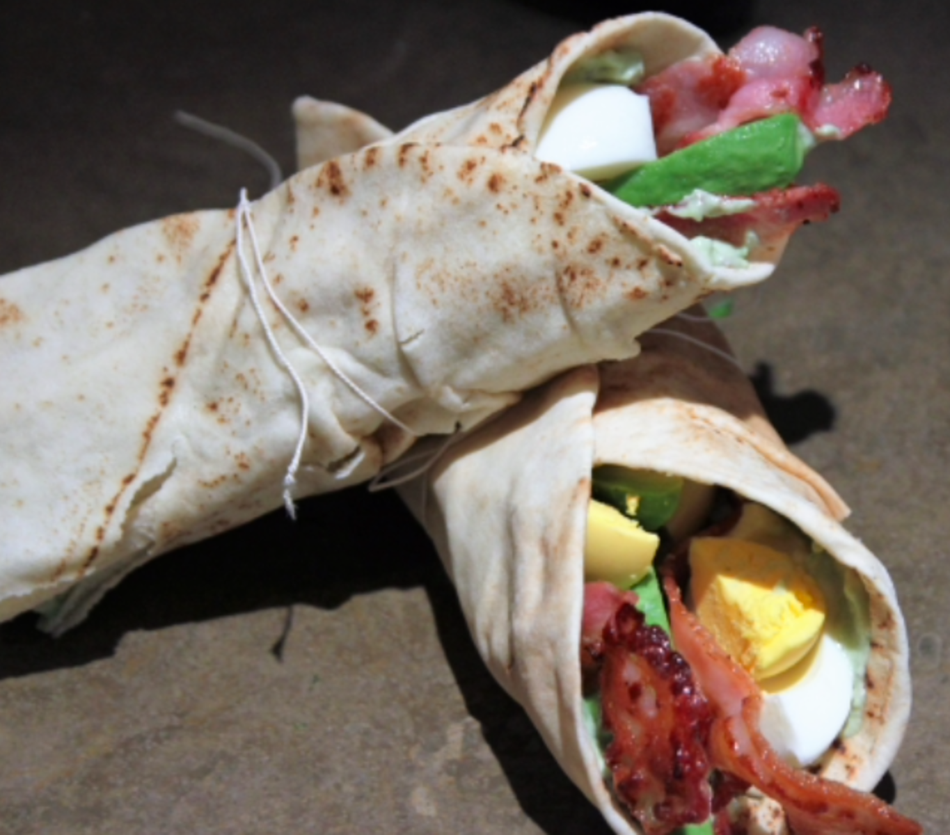 Wrap avocat, oeuf, bacon