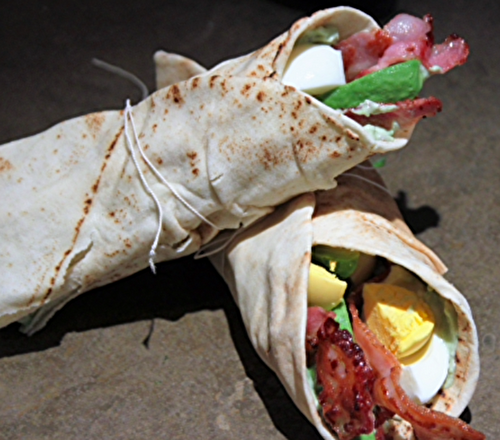 Wrap avocat, oeuf, bacon