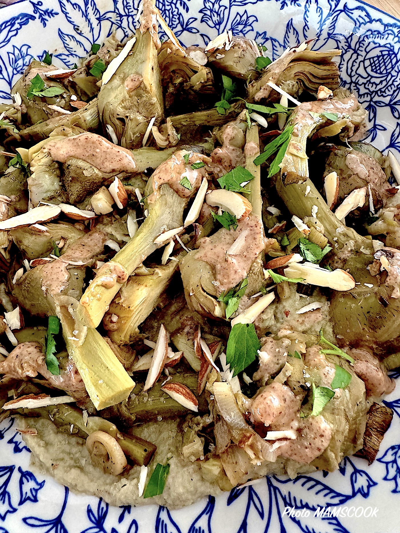 Artichauts braisés, crème d'artichauts, à la purée d'amandes