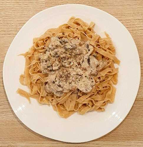 Pâtes fraîches aux champignons (702 Kcal)