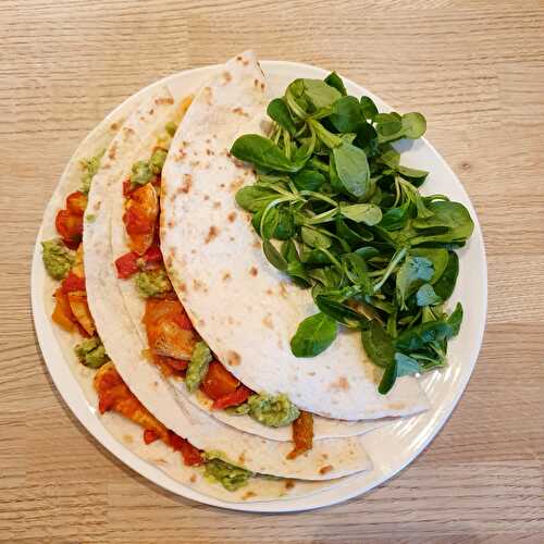 Crêpes mexicaines aux poivrons et au poulet (927 Kcal)