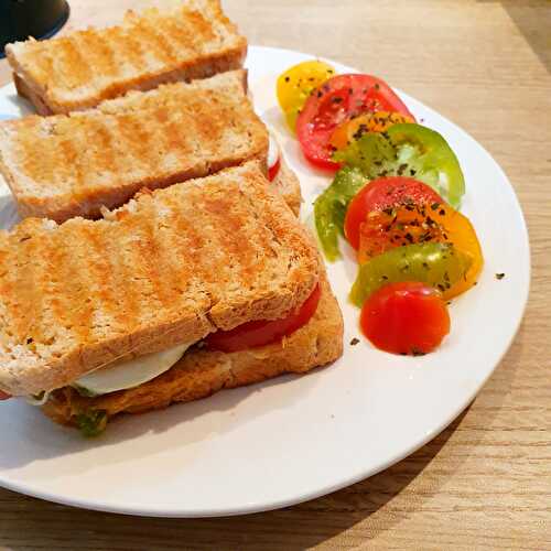 Croque monsieur à la tomate mozzarella (853 Kcal)