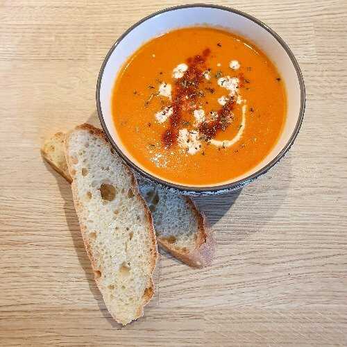 Soupe aux poivrons et à la tomate (347 Kcal)