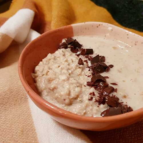 Porridge banane, poire, chocolat et vanille !