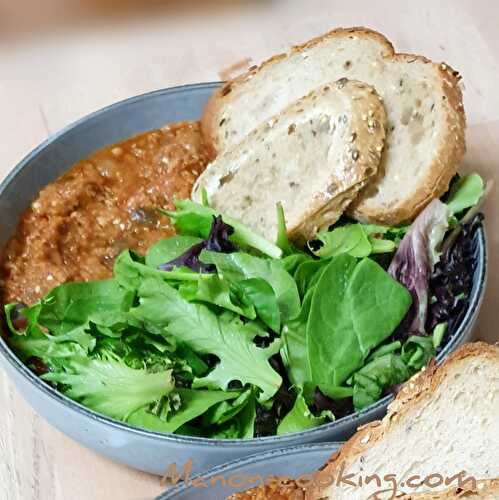 Bolognaise d’aubergine accompagnée de pain aux céréales (658 Kcal)