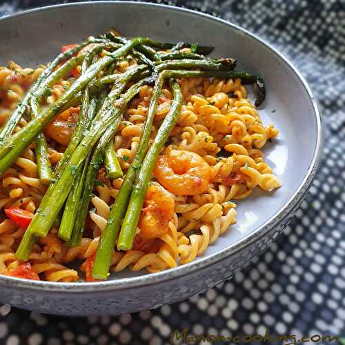 Pâtes aux crevettes et asperges vertes (651 Kcal)