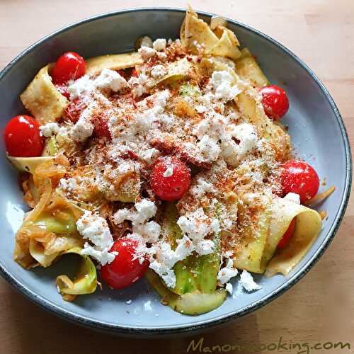 Salade de tagliatelles de courgettes (624 Kcal)