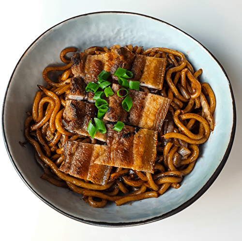 Udon sautées au porc, ail et chou