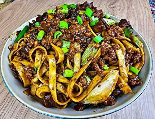 Zha Jiang Mian - Nouilles sautées de Pékin (炸酱面)