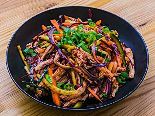 Poulet effiloché et légumes croquants, sauce soja-vinaigre